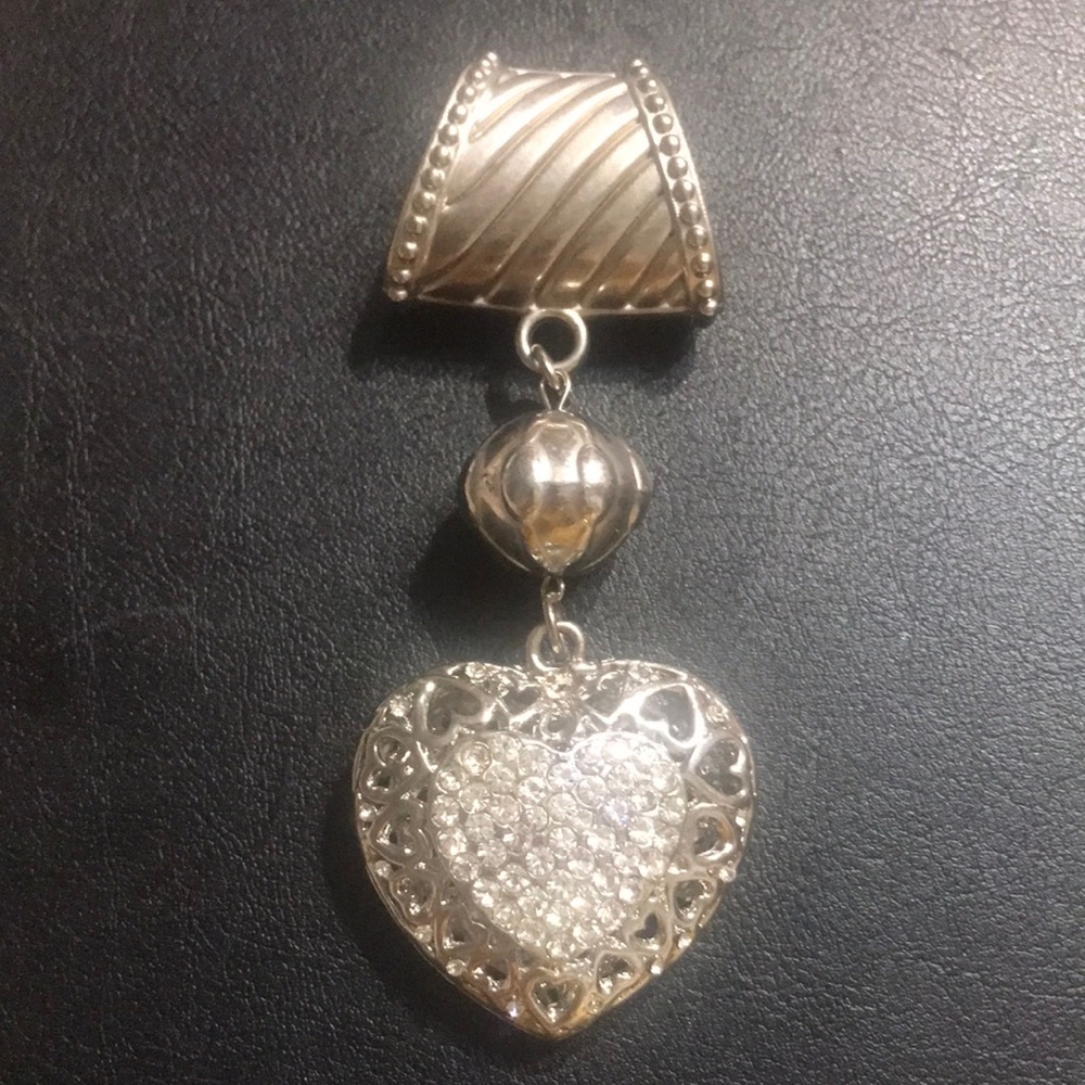 Beautiful silver Heart & Crystal Scarf Holder